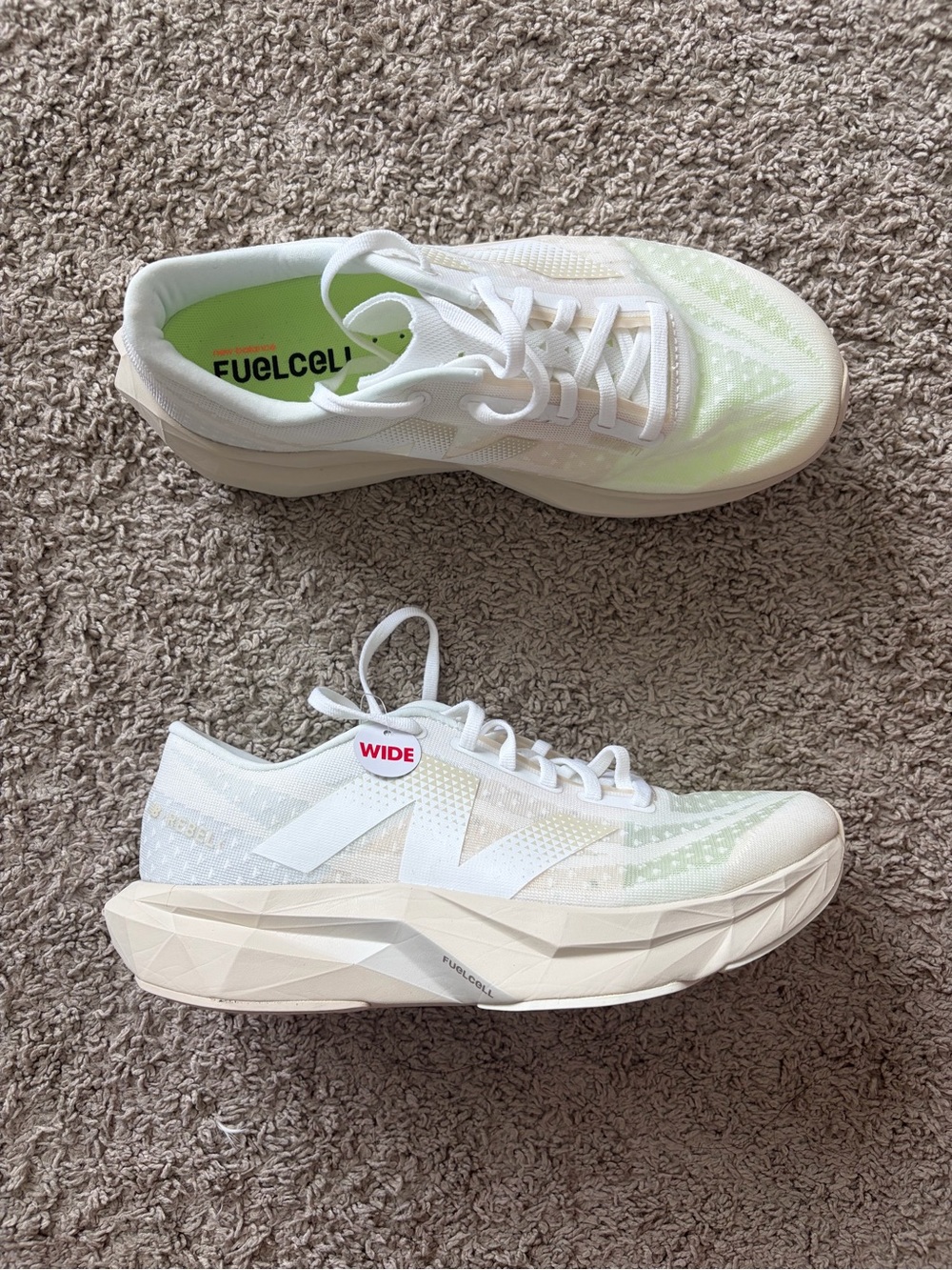 New Balance FuelCell Rebel v4 women’s 9.5 WIDE white